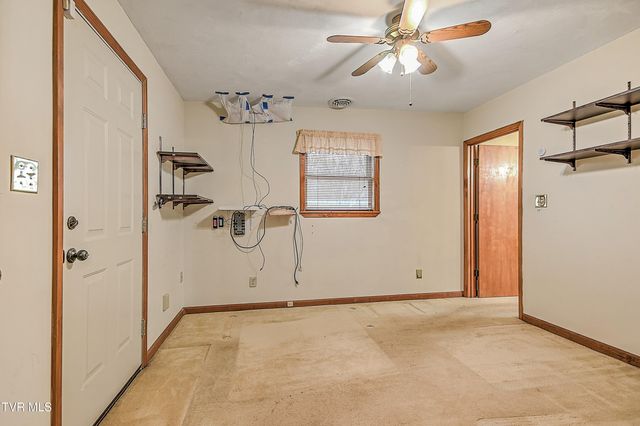 210 Farmstead Lane, Bristol, VA 24201