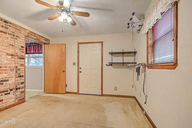 210 Farmstead Lane, Bristol, VA 24201