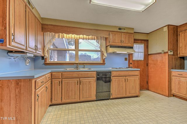 210 Farmstead Lane, Bristol, VA 24201