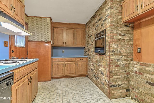 210 Farmstead Lane, Bristol, VA 24201