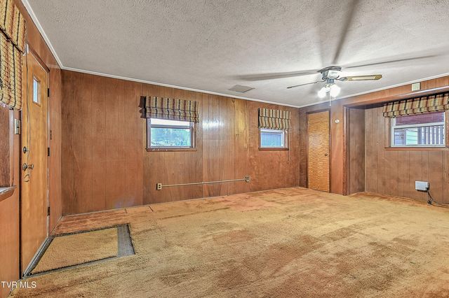 210 Farmstead Lane, Bristol, VA 24201