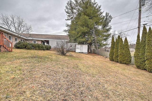 210 Farmstead Lane, Bristol, VA 24201