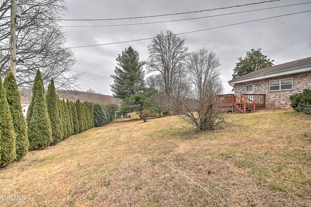 210 Farmstead Lane, Bristol, VA 24201