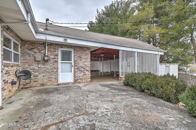 210 Farmstead Lane, Bristol, VA 24201