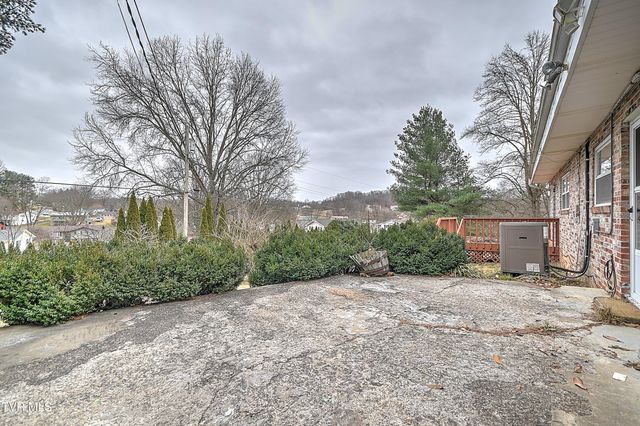 210 Farmstead Lane, Bristol, VA 24201