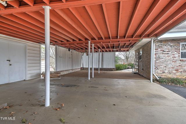 210 Farmstead Lane, Bristol, VA 24201