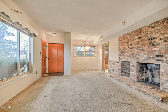 210 Farmstead Lane, Bristol, VA 24201