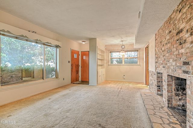 210 Farmstead Lane, Bristol, VA 24201