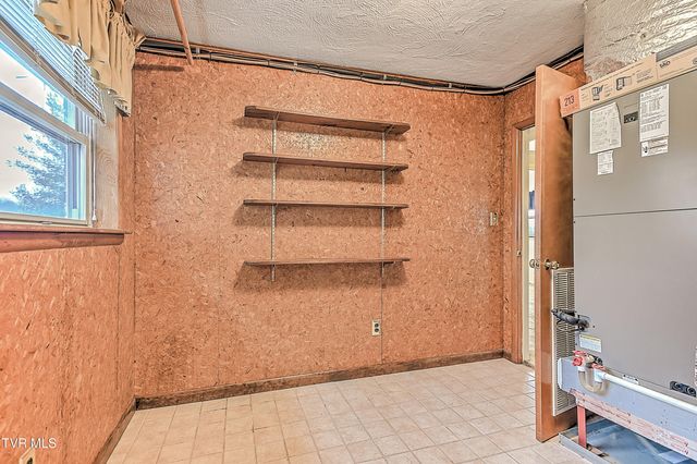 210 Farmstead Lane, Bristol, VA 24201