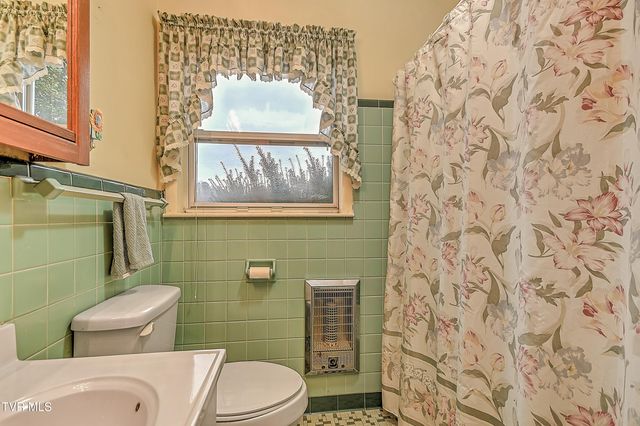 210 Farmstead Lane, Bristol, VA 24201