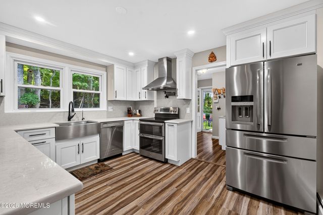 25 Willow Lane, Englishtown, NJ 07726