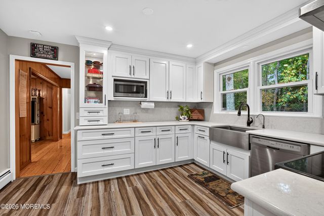 25 Willow Lane, Englishtown, NJ 07726