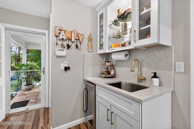 25 Willow Lane, Englishtown, NJ 07726