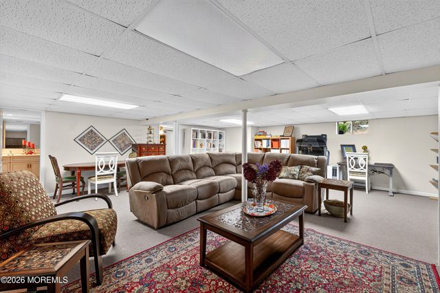 25 Willow Lane, Englishtown, NJ 07726