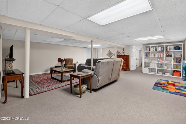 25 Willow Lane, Englishtown, NJ 07726