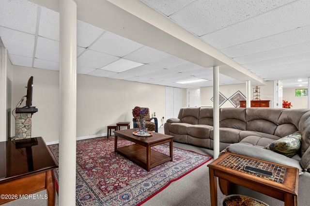 25 Willow Lane, Englishtown, NJ 07726
