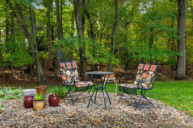 25 Willow Lane, Englishtown, NJ 07726