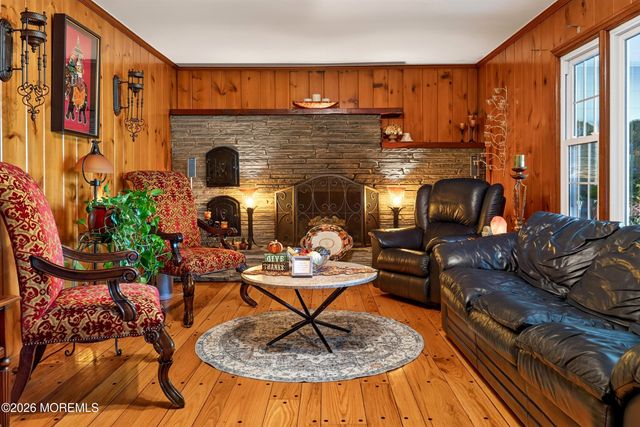 25 Willow Lane, Englishtown, NJ 07726
