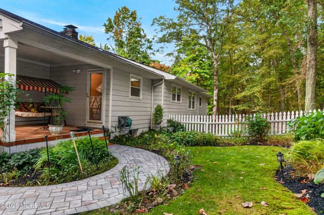 25 Willow Lane, Englishtown, NJ 07726