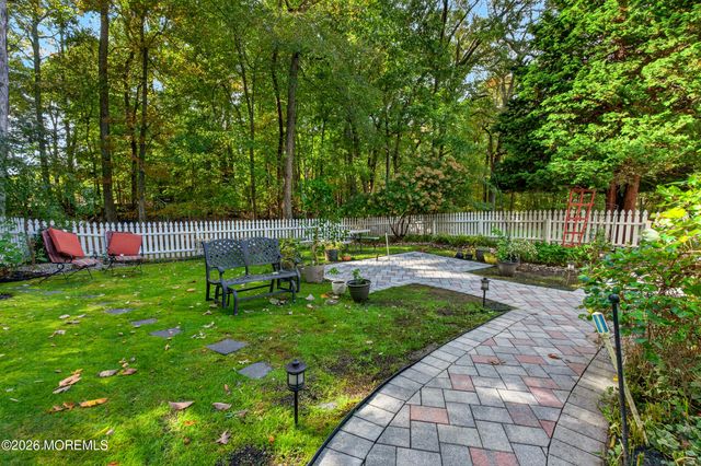 25 Willow Lane, Englishtown, NJ 07726