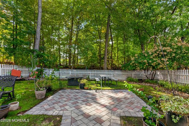 25 Willow Lane, Englishtown, NJ 07726