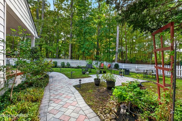 25 Willow Lane, Englishtown, NJ 07726