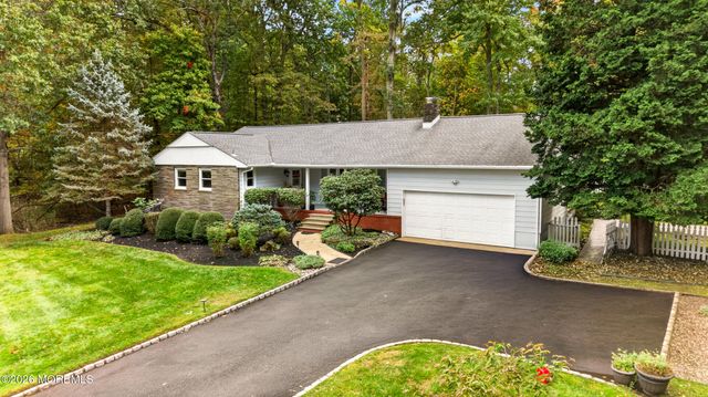 25 Willow Lane, Englishtown, NJ 07726