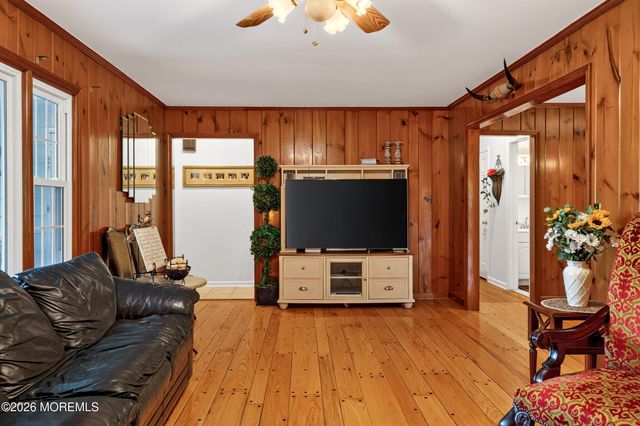 25 Willow Lane, Englishtown, NJ 07726