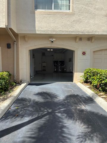 1000 CRESTWOOD Court S 1005, Royal Palm Beach, FL 33411