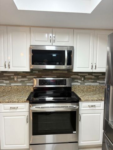 1000 CRESTWOOD Court S 1005, Royal Palm Beach, FL 33411