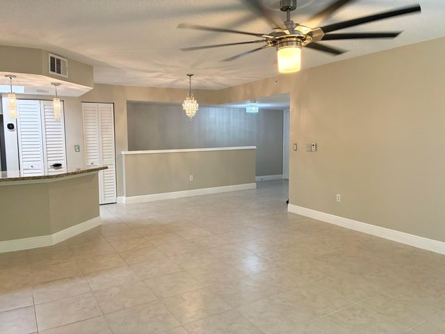 1000 CRESTWOOD Court S 1005, Royal Palm Beach, FL 33411