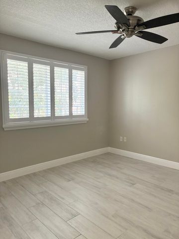 1000 CRESTWOOD Court S 1005, Royal Palm Beach, FL 33411