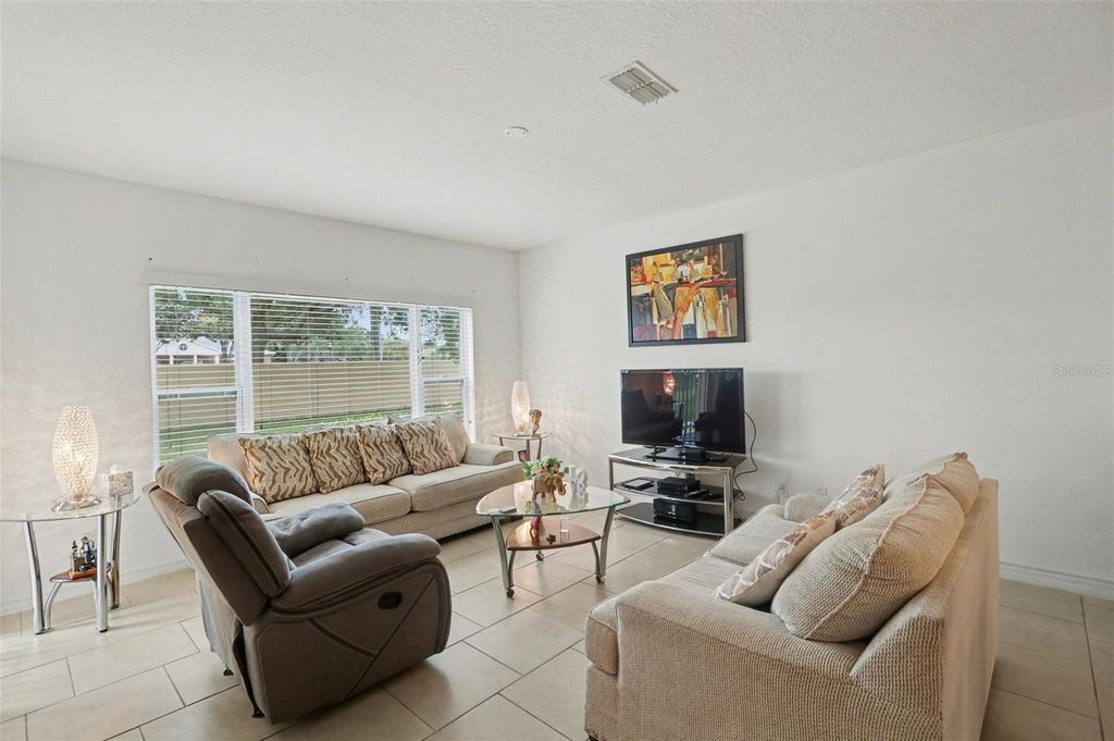 Image 7 of property listing at 1737 KATO WAY, Kissimmee, FL 34744