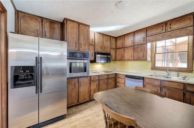 6334 Knights Way, Riverdale, GA 30296