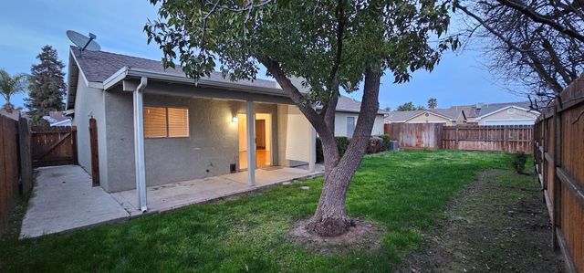 5296 E Harvest Lane, Fresno, CA 93725