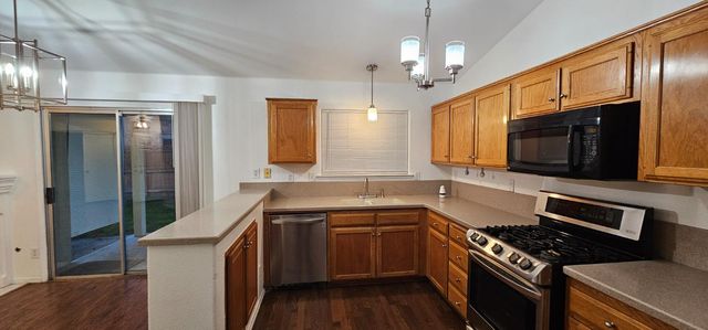 5296 E Harvest Lane, Fresno, CA 93725