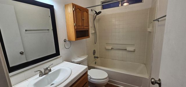 5296 E Harvest Lane, Fresno, CA 93725