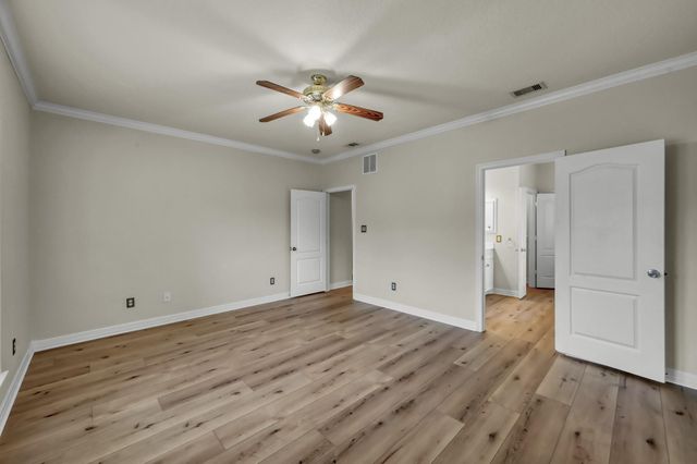 6075 Longmire Trail, Conroe, TX 77304