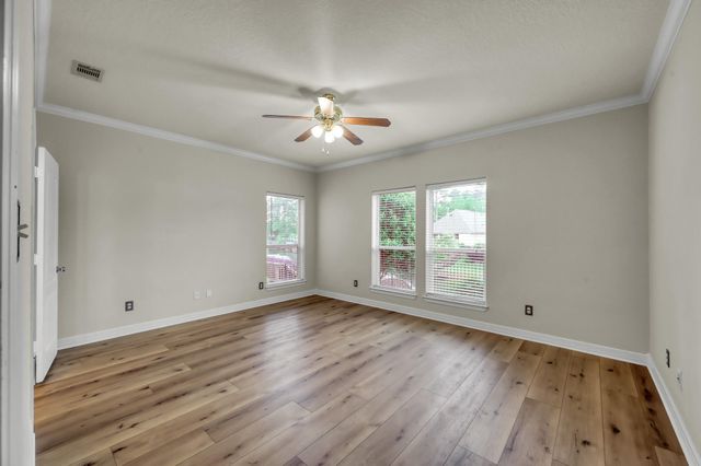 6075 Longmire Trail, Conroe, TX 77304