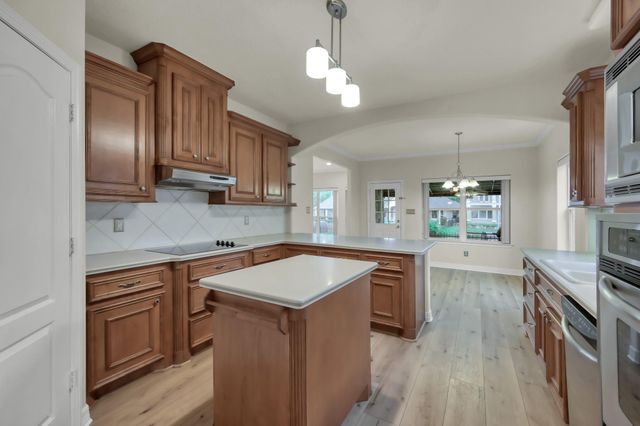 6075 Longmire Trail, Conroe, TX 77304