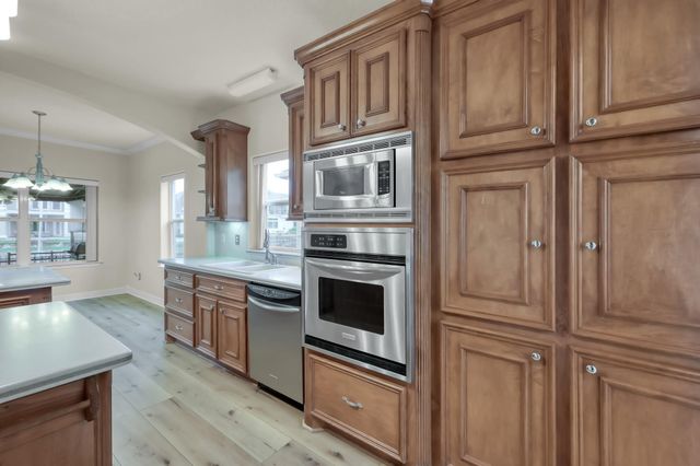 6075 Longmire Trail, Conroe, TX 77304