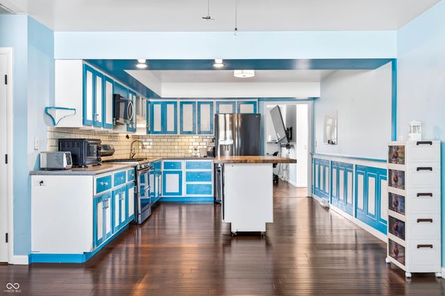 5230 Yellowwood Drive, Columbus, IN 47203