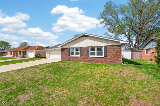 5230 Yellowwood Drive, Columbus, IN 47203