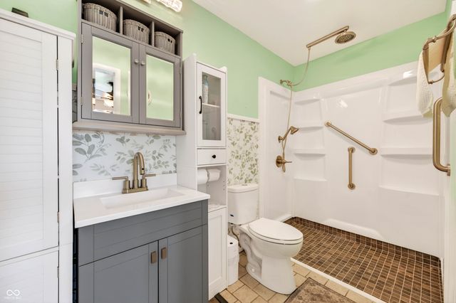 5230 Yellowwood Drive, Columbus, IN 47203
