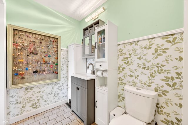 5230 Yellowwood Drive, Columbus, IN 47203