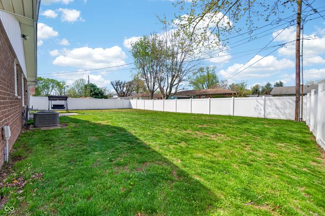 5230 Yellowwood Drive, Columbus, IN 47203