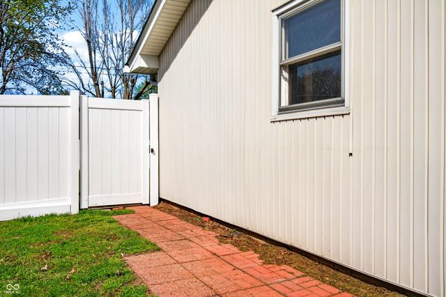 5230 Yellowwood Drive, Columbus, IN 47203