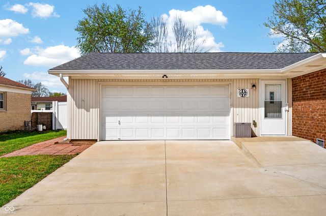 5230 Yellowwood Drive, Columbus, IN 47203