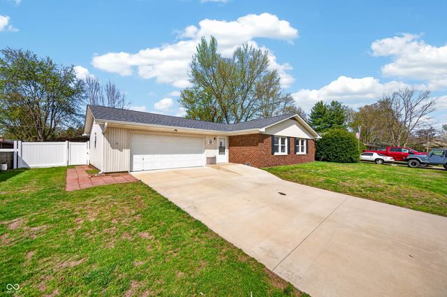 5230 Yellowwood Drive, Columbus, IN 47203