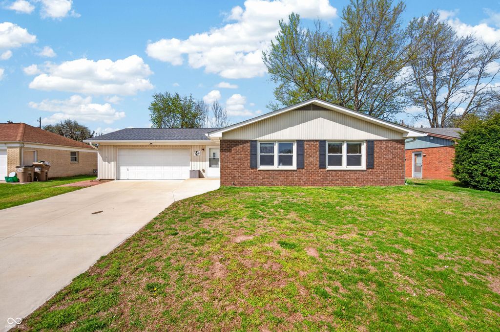 5230 Yellowwood Drive, Columbus, IN 47203